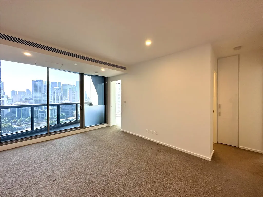 UNFURNISHED COMFORT TWO BEDROOM APARTMENT LOCATED IN THE HEART OF SOUTHBANK