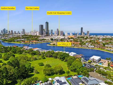 Mermaid Waters 4 Bedroom Luxurious Waterfront property in Prime Mermaid Waters Location