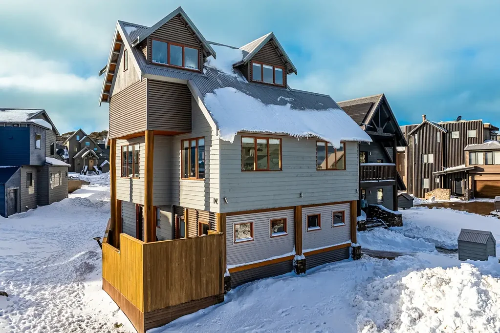 Dinner Plain 3 Bedroom FOG – Timeless Charm Meets Modern Luxury in Dinner Plain