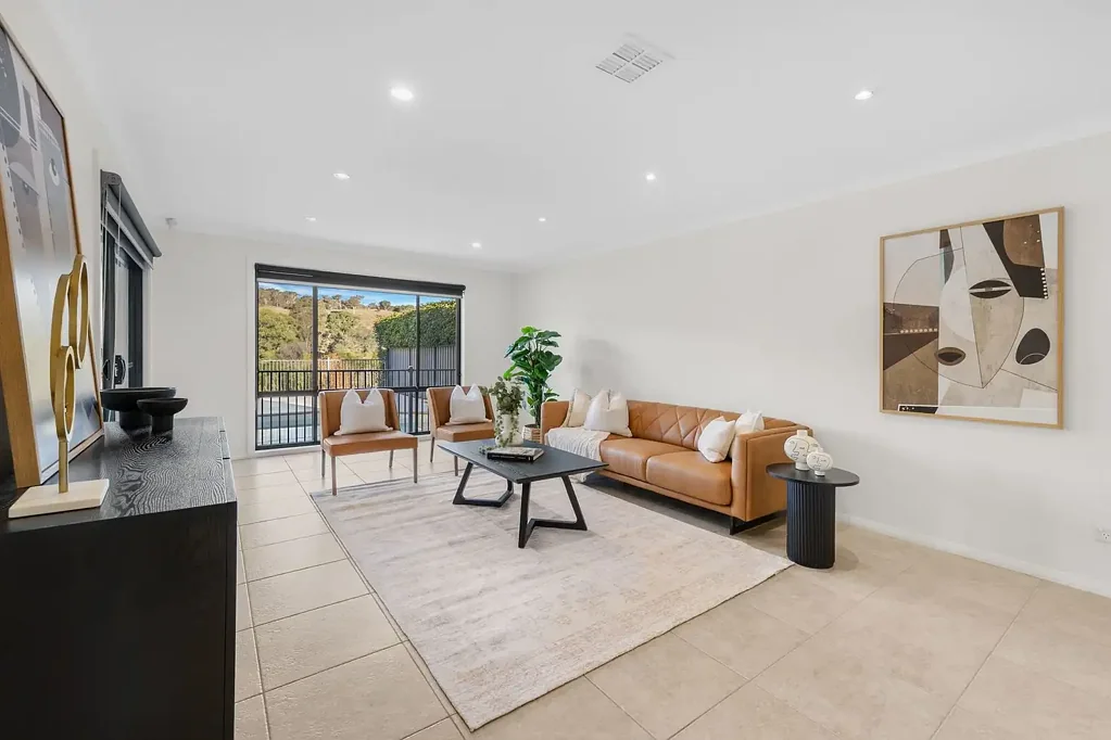 Spacious Large Family Home with River Frontage