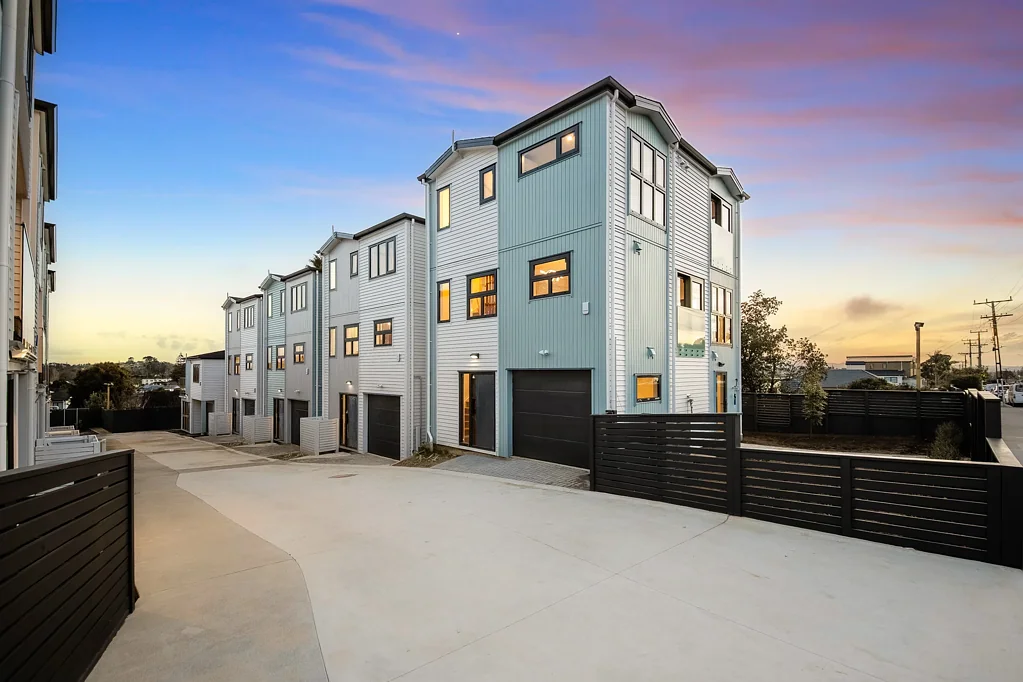 Mount Roskill 3कमरा Step Up to Brand-New Living
