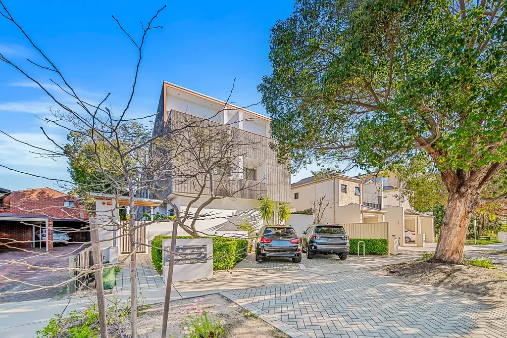 Crawley 1房  Low-Maintenance Crawley Living in a Prime Parkside Setting