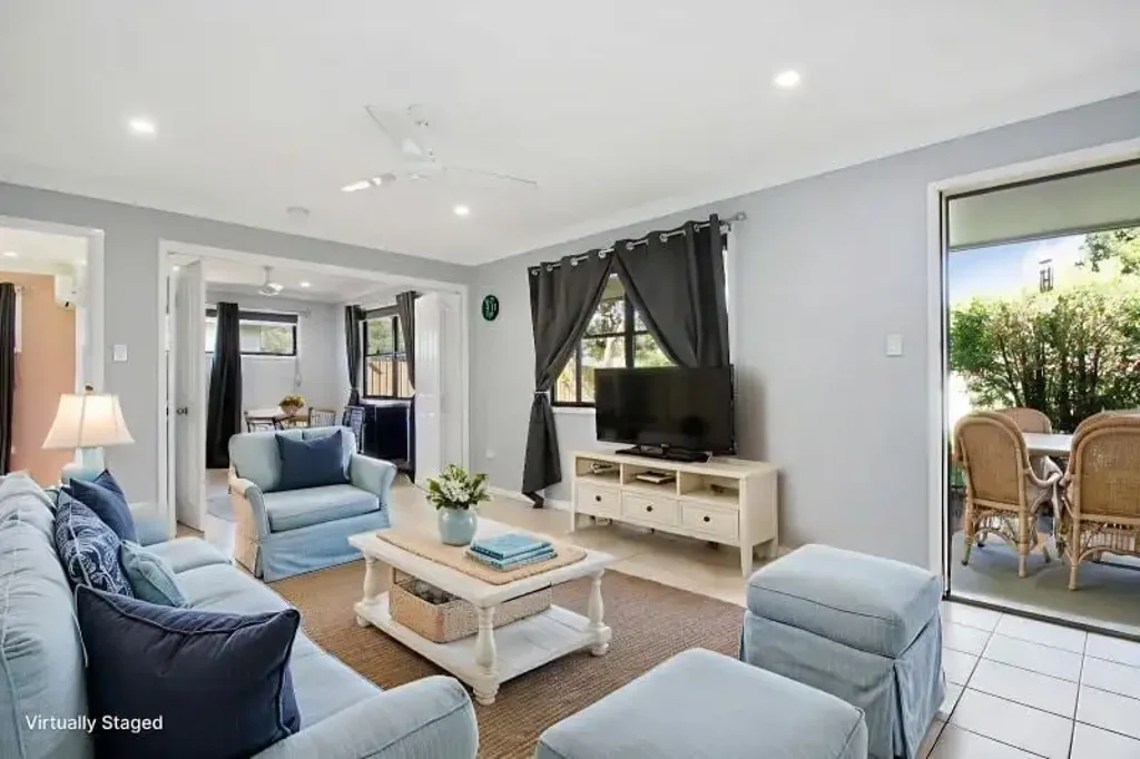 Macleay Island 2房 宽敞587m²地块 海滨宁静社区 公园环绕 开放式生活区 精良厨卫 独立客厅 安全停车 易维护花园 岛屿度假胜地 Refurbished, Move-In Ready & Neat as a Pin