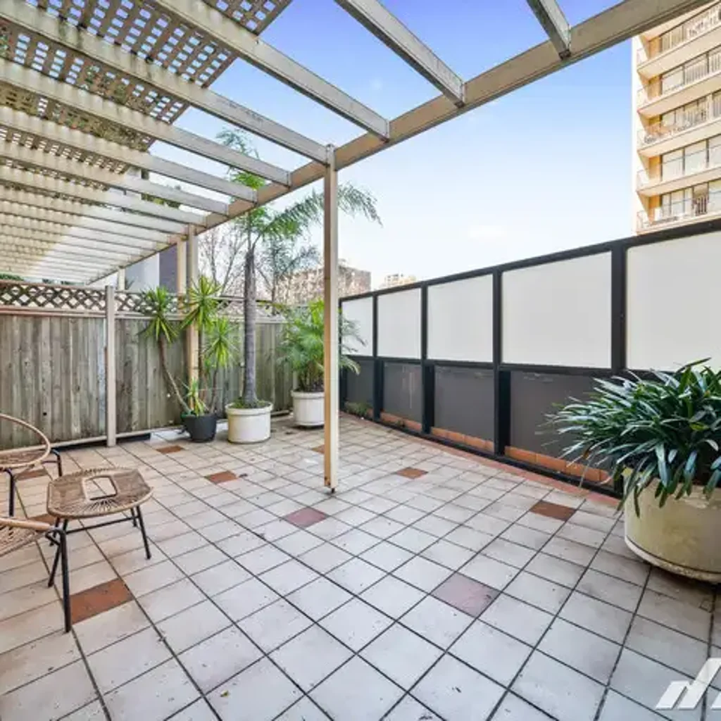 Unfurnished Studio with Its Own Outdoor Terrace in Darlinghurst