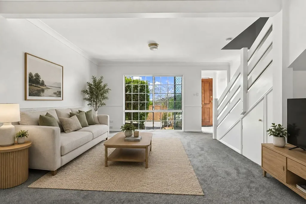 Woodridge 2Moenga SMALL COMPLEX- Only 6 units & Individually metered for water! 

Brand New Carpet Throughout - Fresh Paint - ready to move in