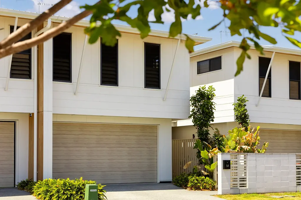 Newport 4 Slaapkamer FREEHOLD ELEGANCE WITH DESIGNER FLAIR & EFFORTLESS LIVING