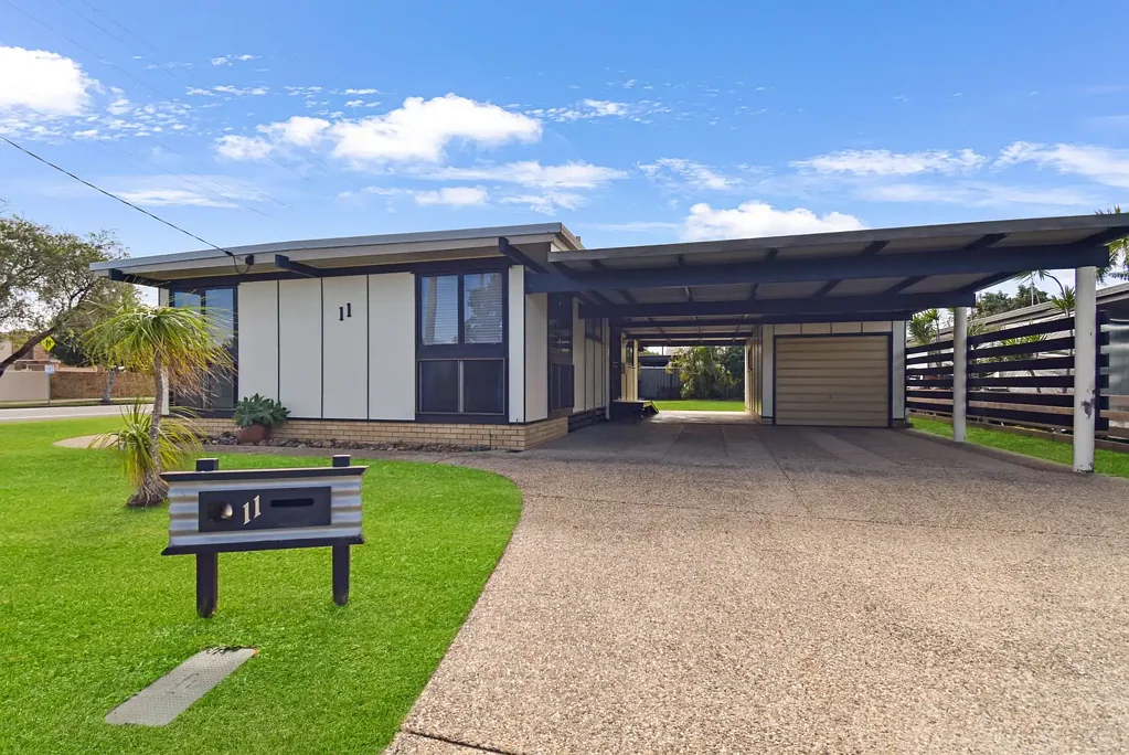 Charming Coastal Retreat at 11 Beattie Street, Golden Beach