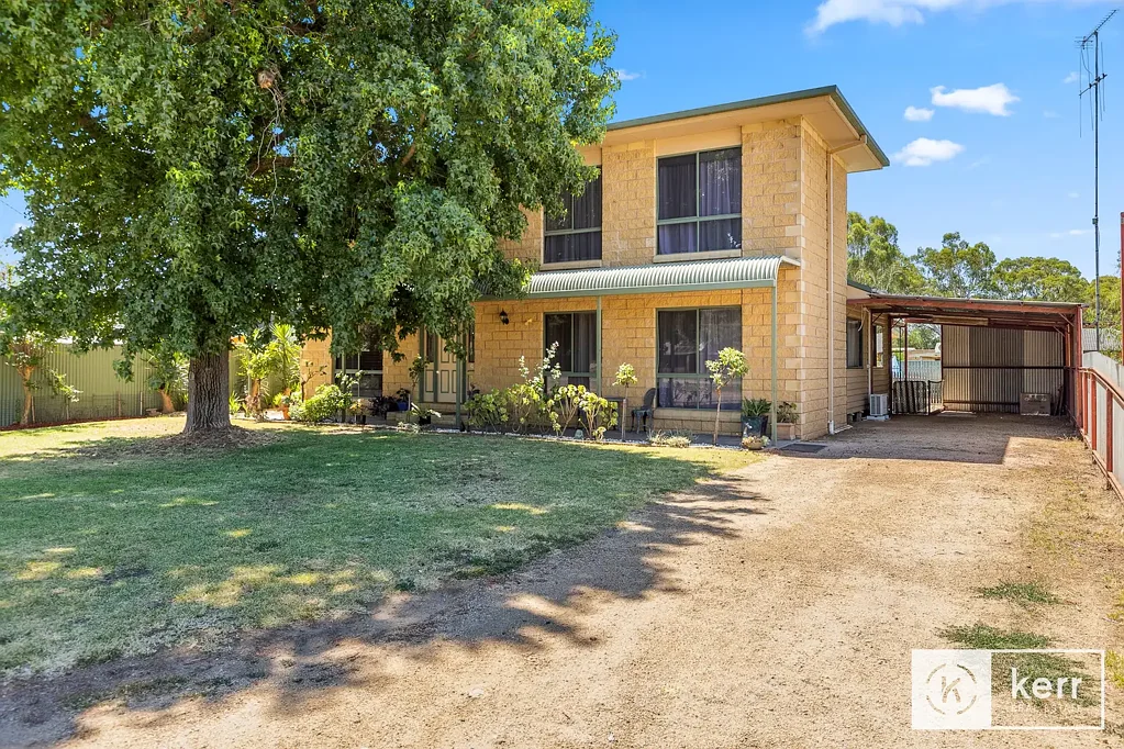 Yarroweyah 5 Bedroom A Rare Find