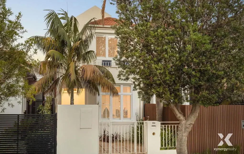 Stylish Elwood Townhouse in Prime Beachside Location!