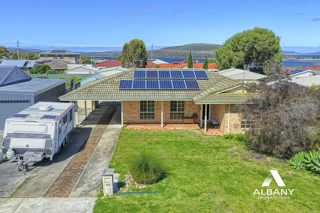 Bayonet Head 4Zimmer WIDE APPEAL IN SOUGHT-AFTER SUBURB