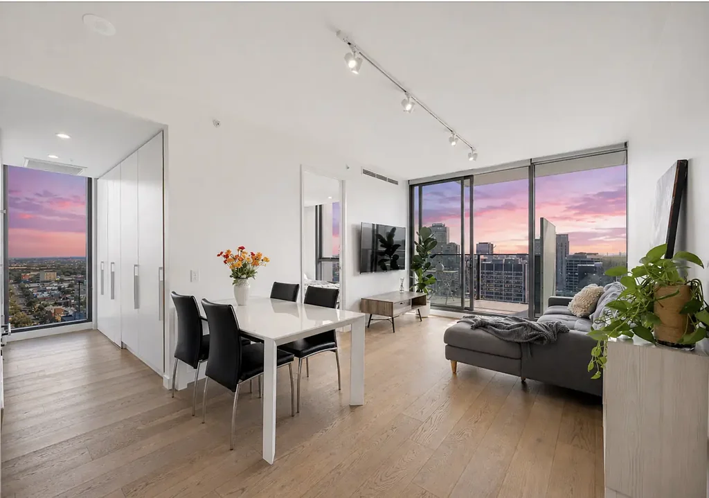 Adelaide 2房  A Rare North-Facing Offering with Sunset Views, Car Park & Elevated City Living