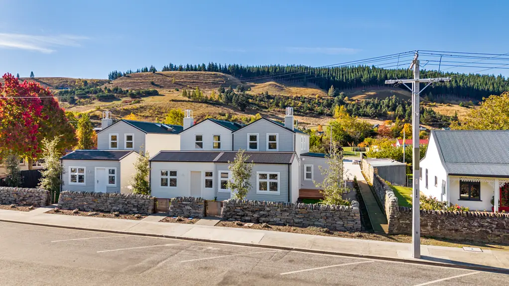 Clyde 3 Bedroom Last one standing - Architectural townhouse