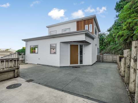 Normandale 4房  Contemporary Home, Harbour Views