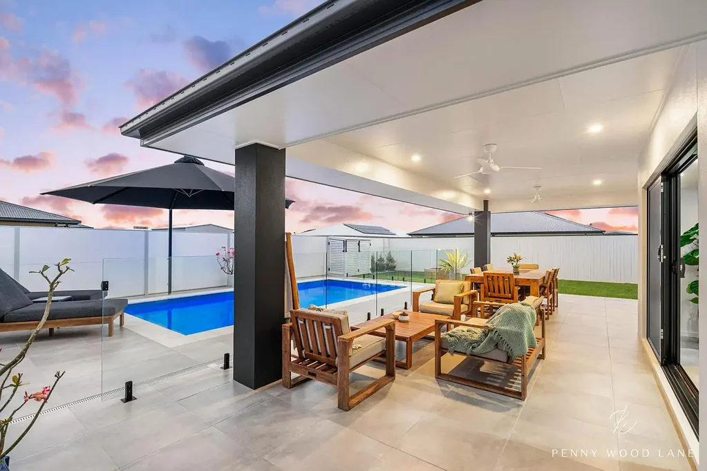 Shoal Point 4ਬੈੱਡਰੂਮ Modern Coastal Living with Large Shed and Pool