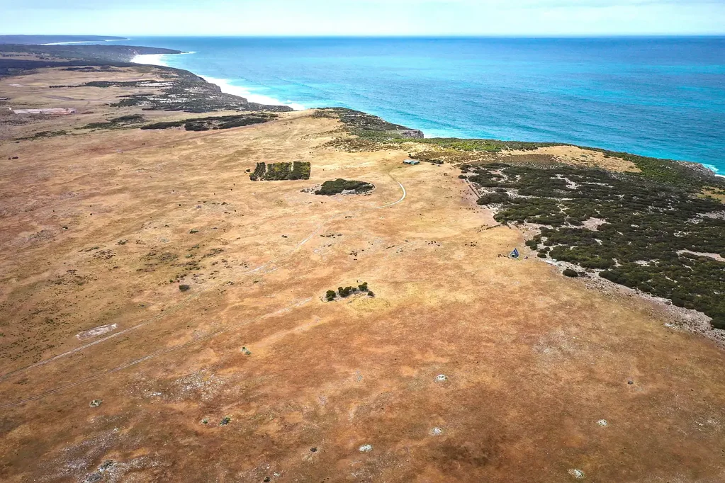 Pelican Lagoon  15 Hectares Overlooking Pelican Lagoon