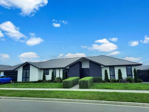 Large Executive Living In Lincoln