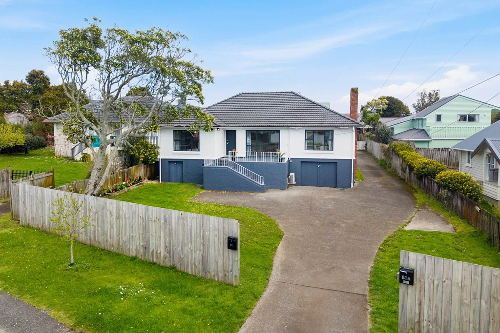 Mount Roskill 4침실 Renovated Family Home on 516m² Freehold
