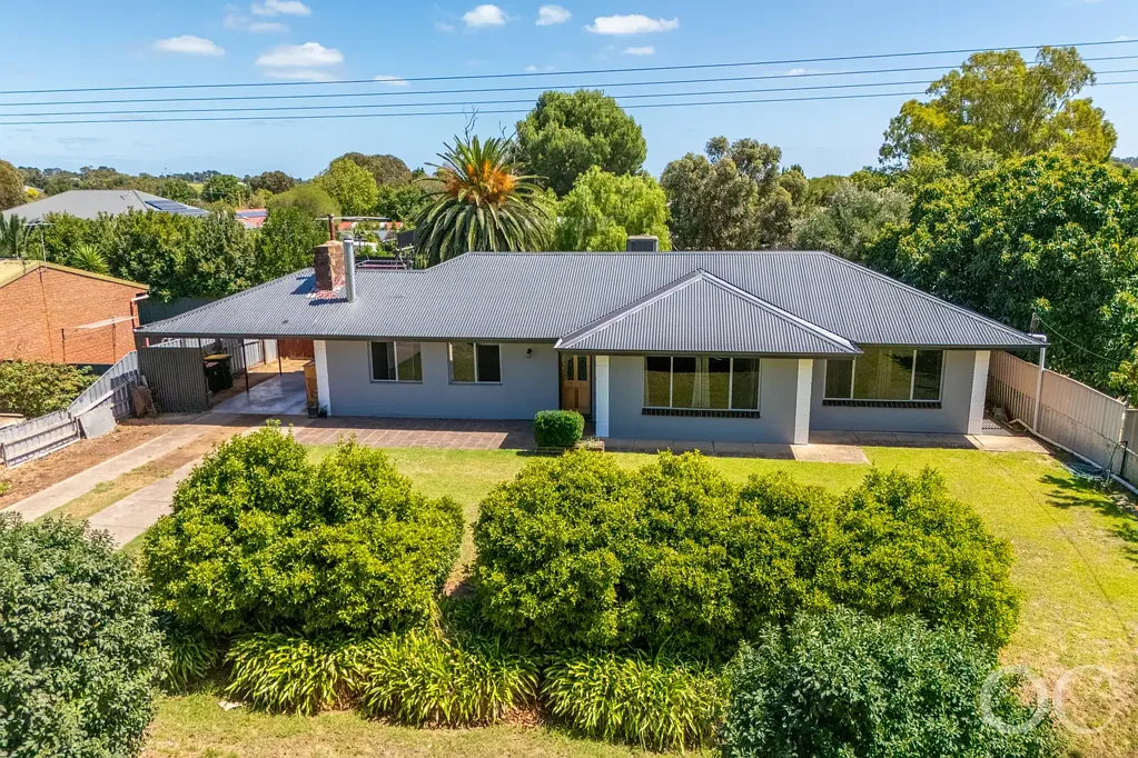 Mclaren Flat 3房  Open the Door to a Reno on a Massive 1630sqm Block With 12x9m Shed