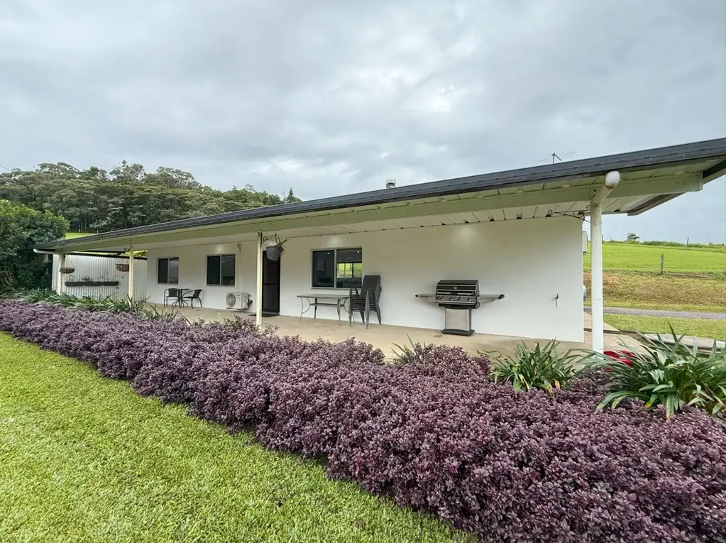Charming 3-Bedroom Home with En-Suite and 3-Acre Paddock – A Rural Retreat with Urban Convenience