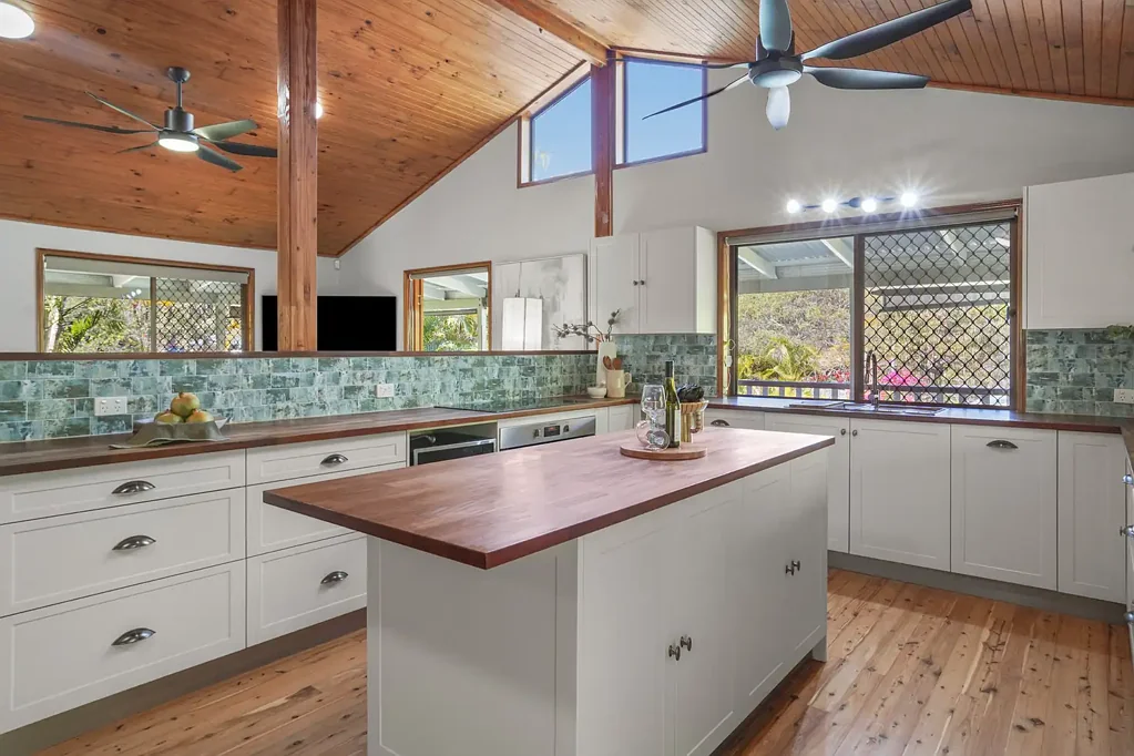 Joyner 4Phòng ngủ Private Queenslander Acreage Retreat with Dual-Living, Pool & Shed