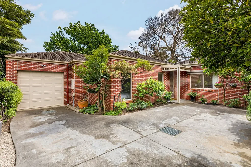 Mount Eliza 3Kwarto The Brief: A Refined Single-Level Retreat in the Heart of the Golden Mile, Moments from Beach and Mount Eliza Village