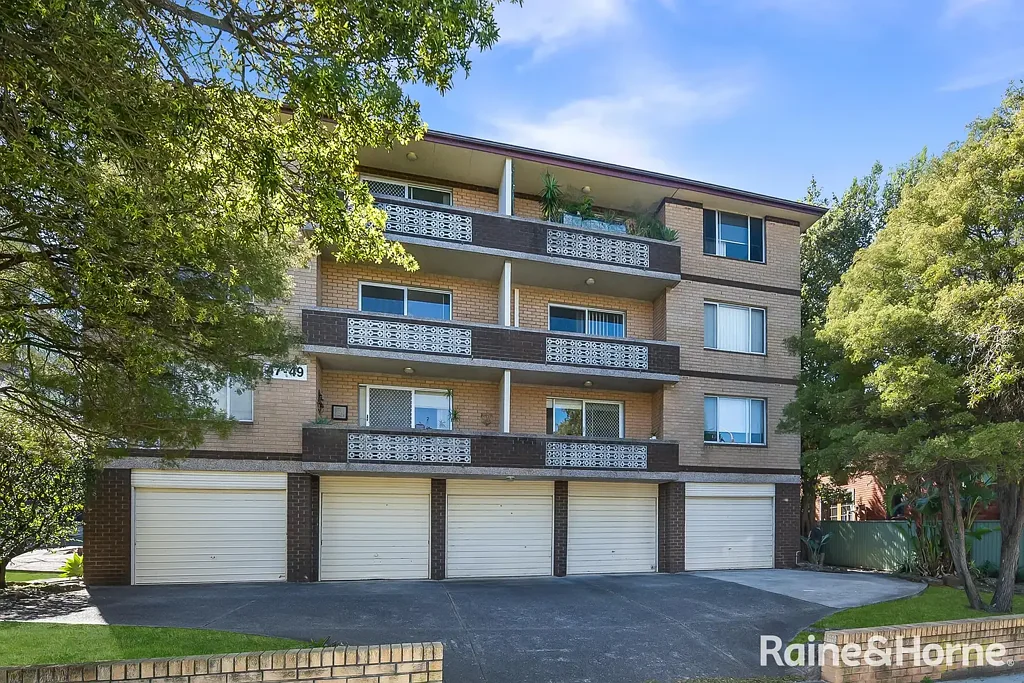 Well presented apartment ideal location