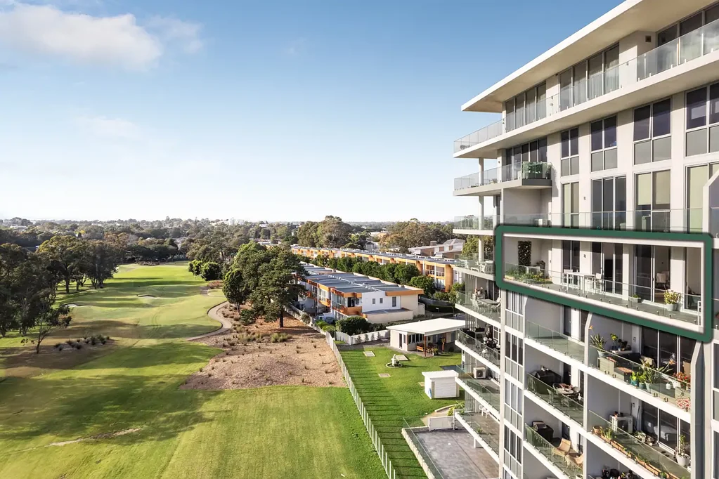 Strathfield 3 Slaapkamer The 'Jewel in the Crown' at the Greens. 162sqm's of pure indulgence on Strathfield Golf Course