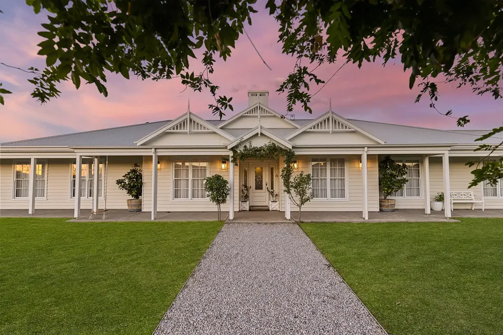 Mudgee 5房  LUXURY LIVING REDEFINED - 2,000SQM OF PURE ELEGANCE