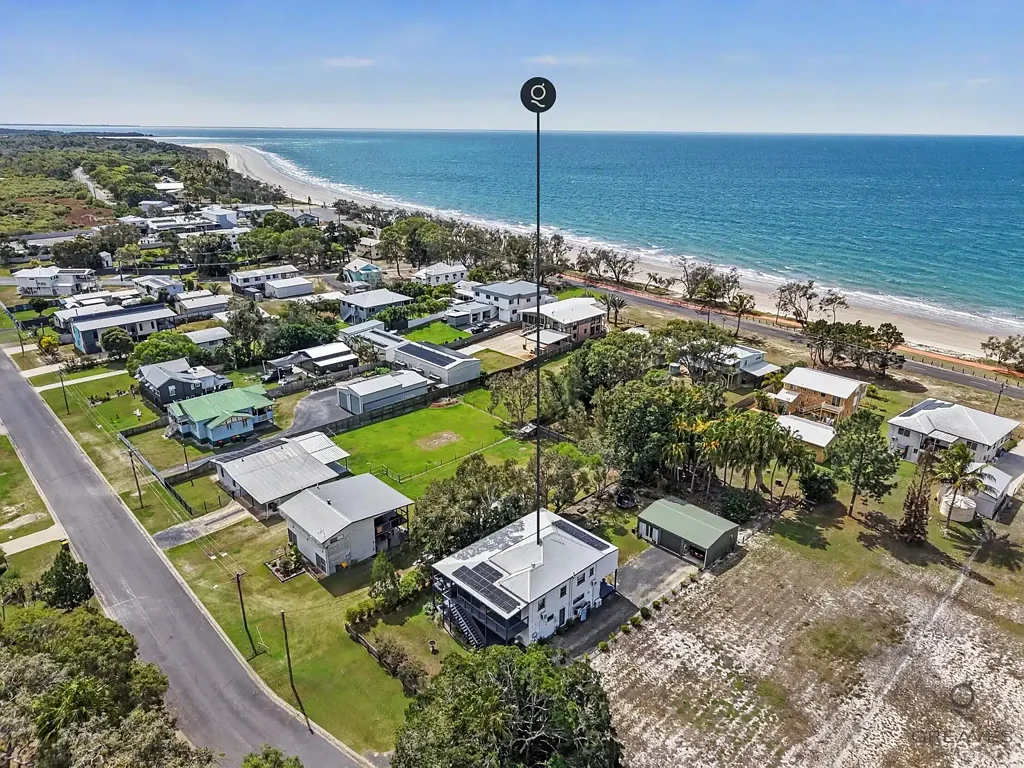 Woodgate 4 Slaapkamer A Queenslander With A Self-Contained Studio All Its Own, Steps From Woodgate Beach