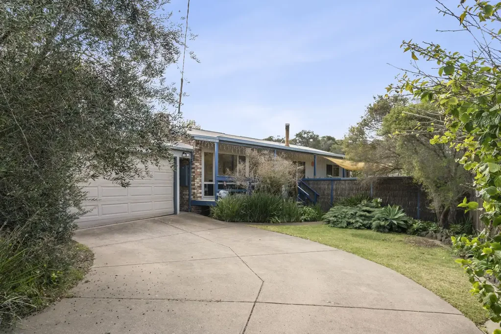 St Leonards 2Moenga Character Home on 669sqm Close to the Town Centre and Beach
