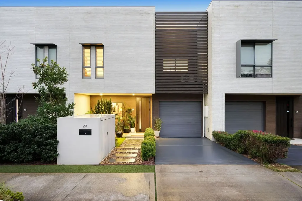 Gledswood Hills 3कमरा Modern Two-Storey Oasis with Scenic Views – Gledswood Hills