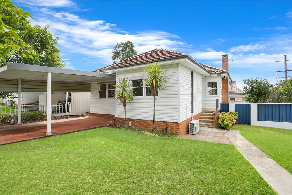 15 Binalong Road, Pendle Hill, NSW 2145