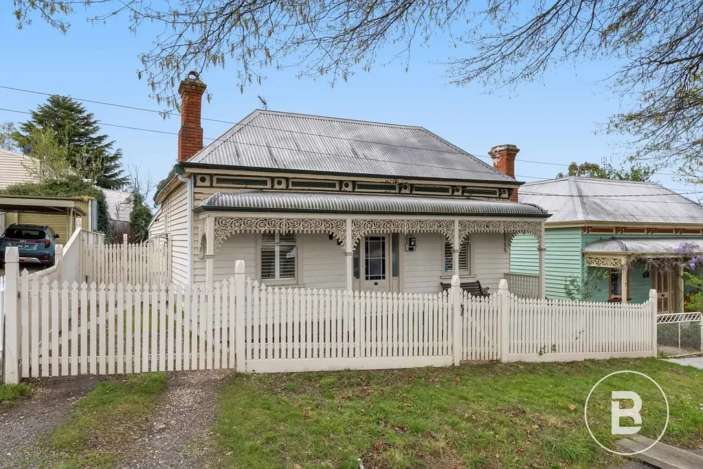 Ballarat East 4कमरा STUNNING FOUR BEDROOM, TWO LIVING ON KING STREET SOUTH