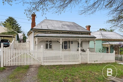 Ballarat East 4कमरा STUNNING FOUR BEDROOM, TWO LIVING ON KING STREET SOUTH