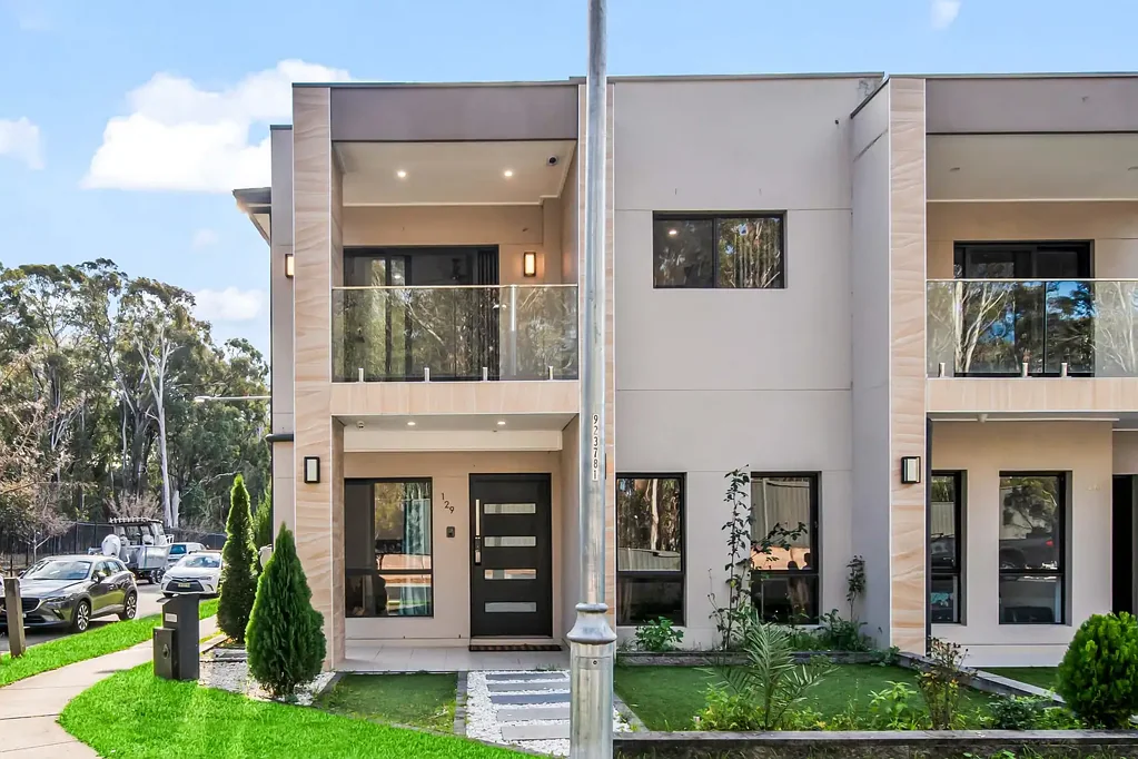 Denham Court 4Habitaciones Contemporary Living at It's Finest