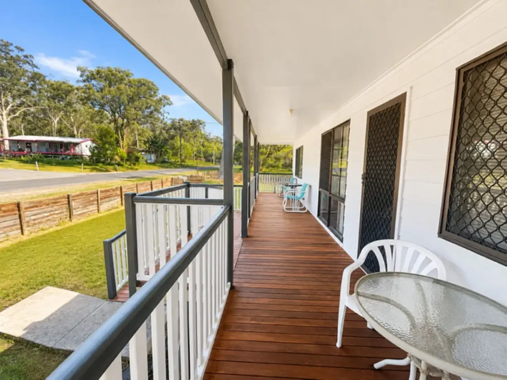 Macleay Island 2房 整洁、有序，可直接入住！ Neat, Tidy & Move-In Ready!