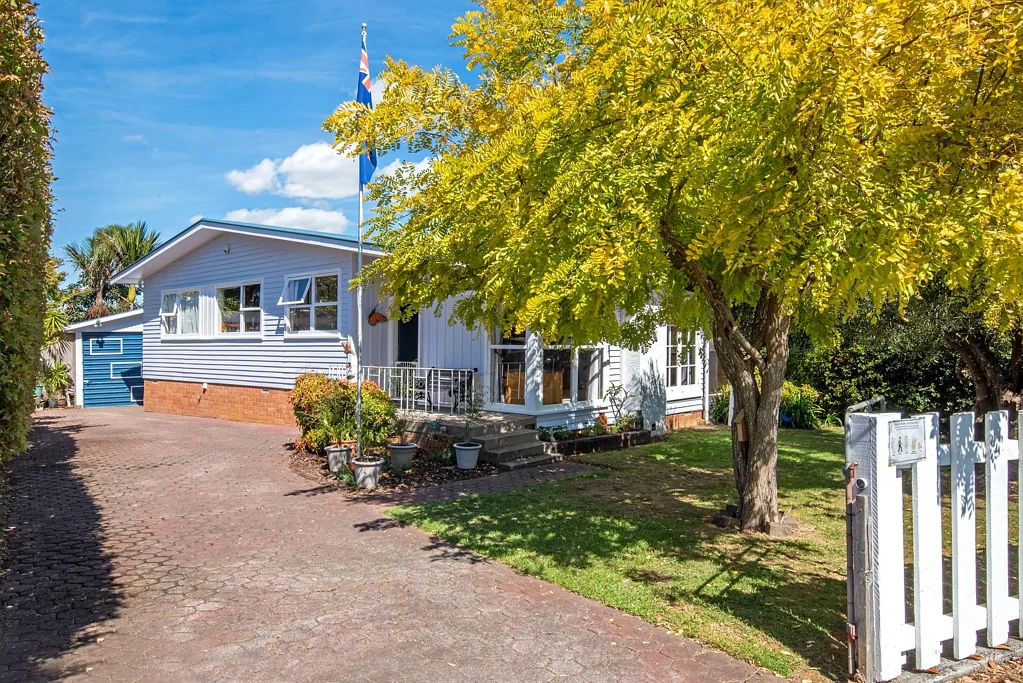 111 Gills Rd, Bucklands Beach - 3 Bed House for Rent | HouGarden