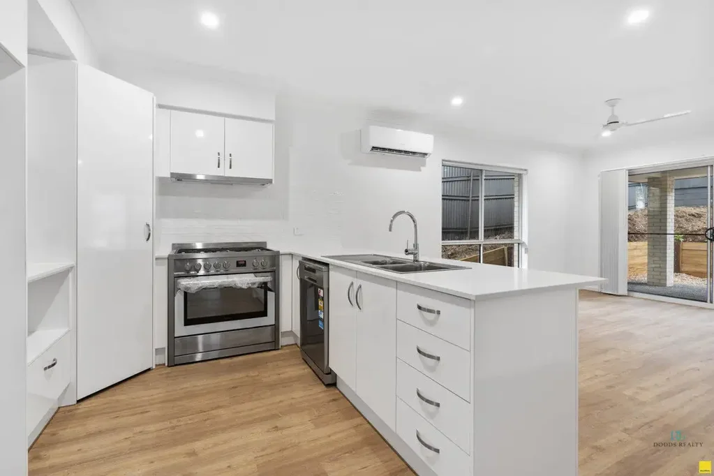 $500 Gift card to the lucky tenant who occupies this family home before christmas!