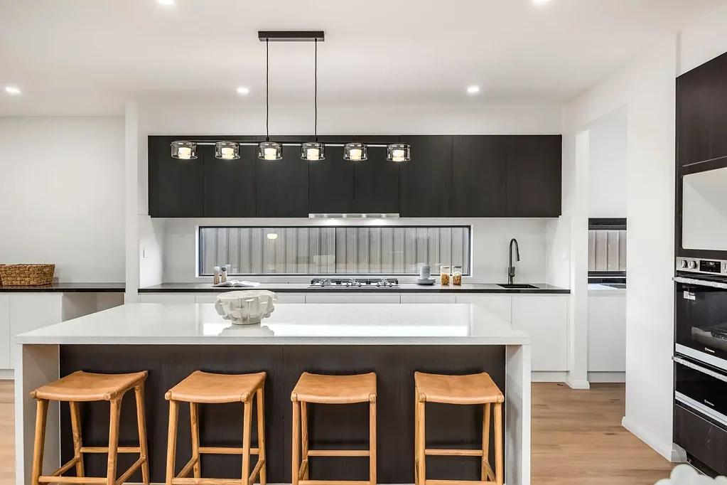 Wilton 4कमरा Modern Elegance Meets Family Comfort