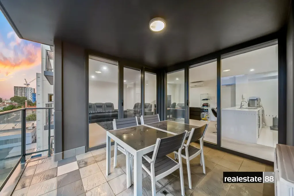 East Perth 2Phòng ngủ Solid Investment With Happy Tenant In Place