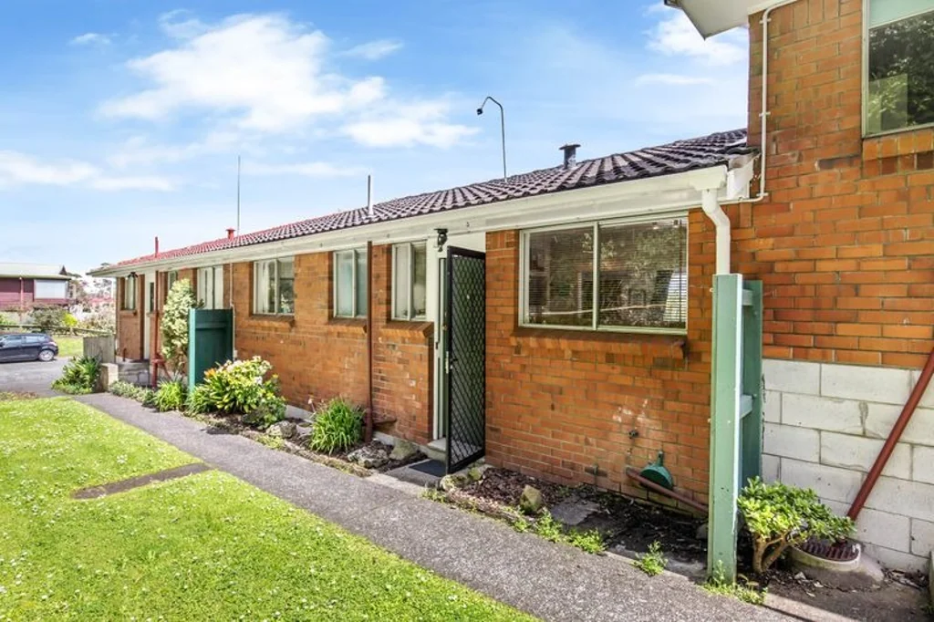 Charming Two Bedroom Unit