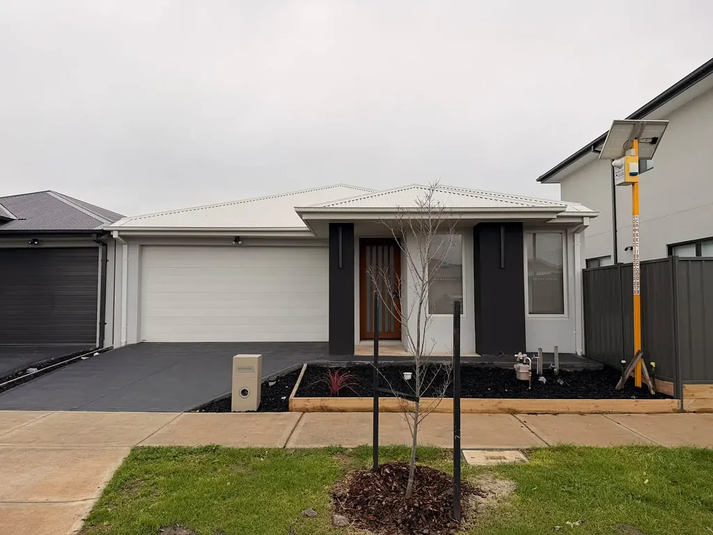 Spacious & Stylish Family Home in Tarneit