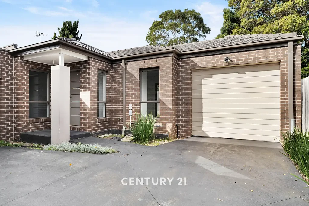 LOVELY UNIT - PRIVATE, SPACIOUS AND CENTRAL!