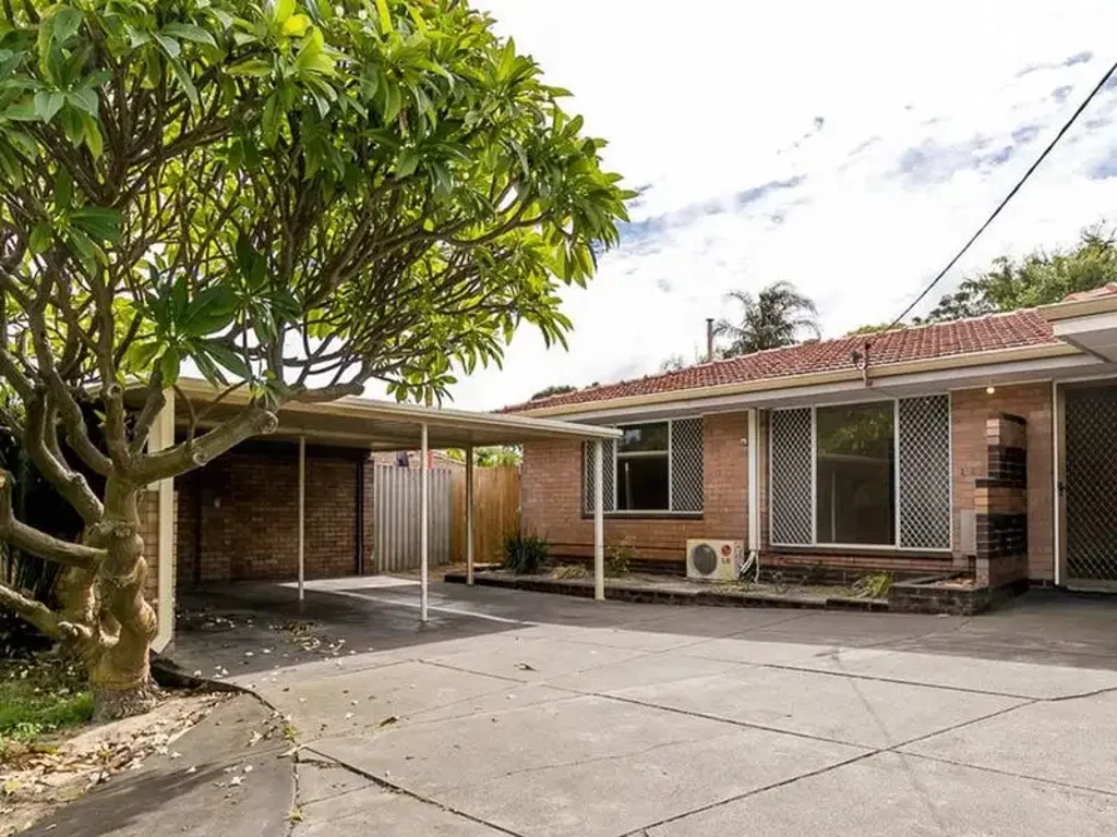 Cute Duplex opposite Breckler Park!
