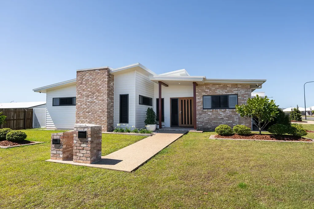 Bargara 4 Slaapkamer Stylish Family Living in Sought-After Bargara