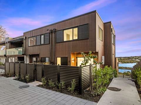 Orakei 3部屋 New Freehold Home with Spectacular Seaviews