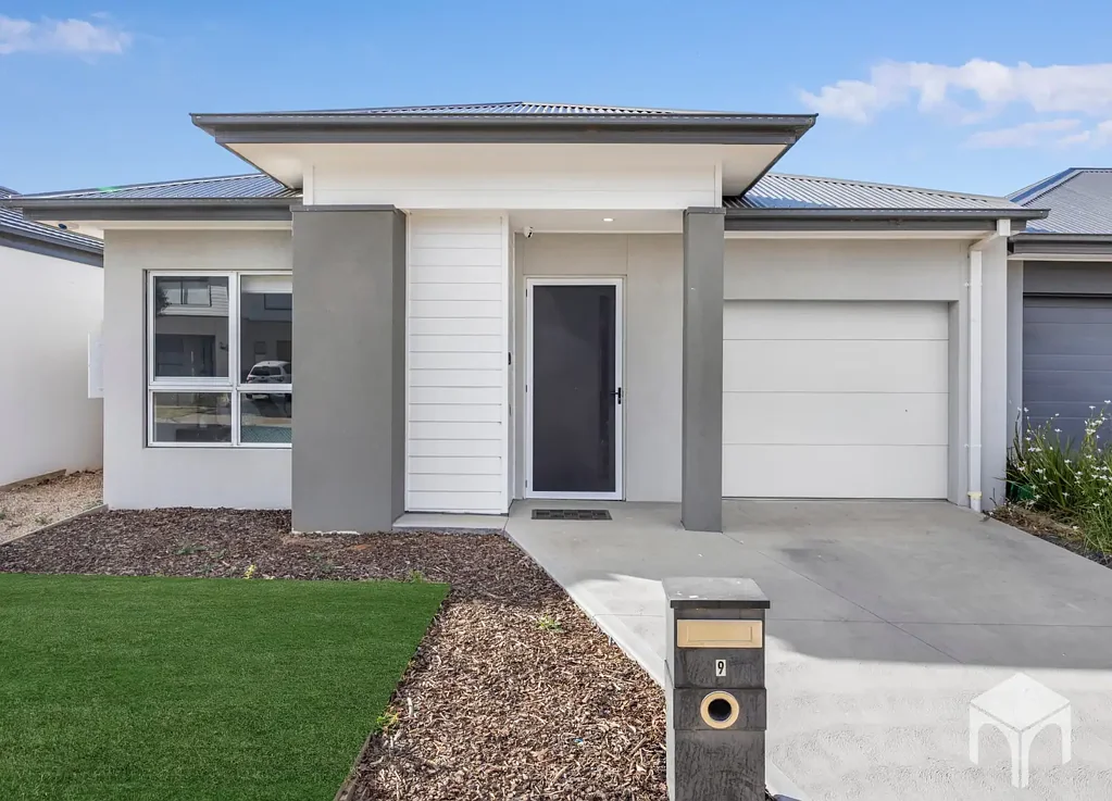 Modern, Accessible Living with Privacy, Comfort & Convenience in Manor Lakes