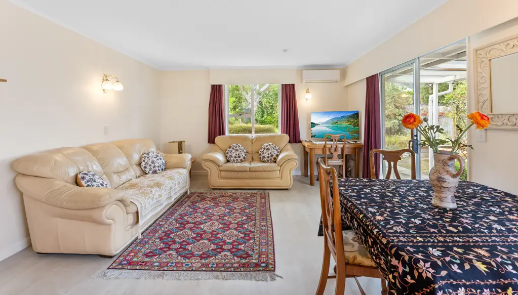 Waikanae 2 Bedroom Convenient Location | Modern Touches