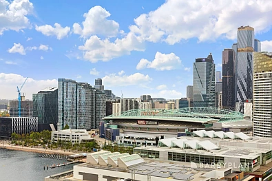Docklands 2 Slaapkamer Modern Luxury Waterfront Living with Dual Balconies & City Views