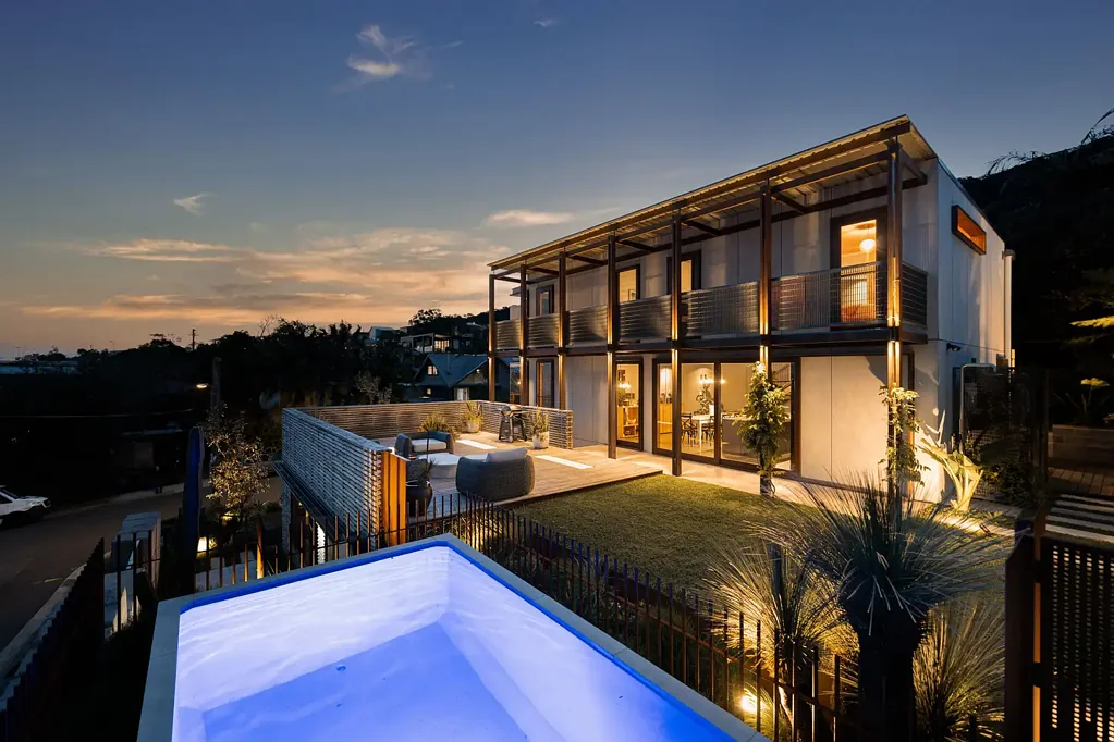 Coledale 4房  定制海滨之美：一件真正独一无二的建筑瑰宝  Bespoke Beachside Beauty: A Truly One-of-a-Kind Architectural Gem